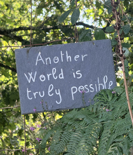 pancarte "another world is truly possible" 